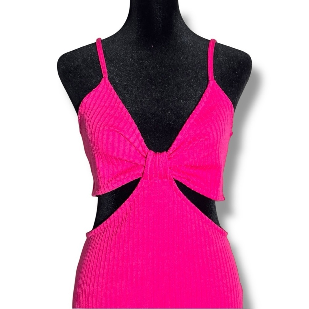 H&M Bold Fuchsia Sleeveless V-Neck Side Cutouts Ribbed Textured Mini Dress - Picture 5 of 15